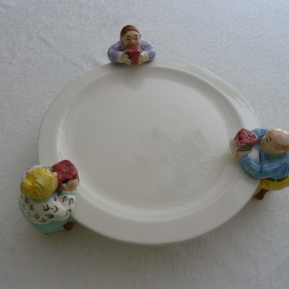 Other - Whimsical Hungry People Cake Plate NWOT